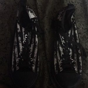 Hot Topic black converse